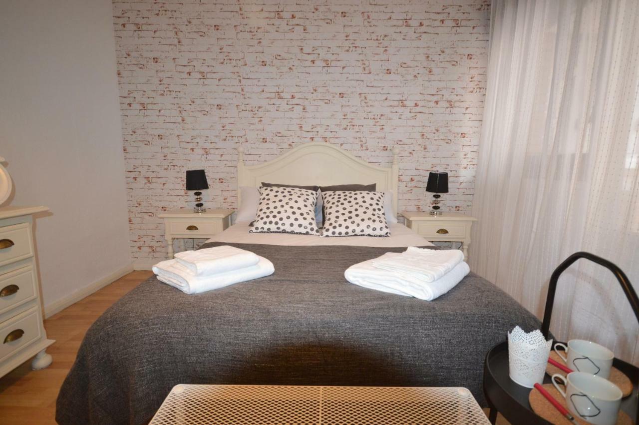 Apartamento Fleta Apartment Zaragoza Bagian luar foto