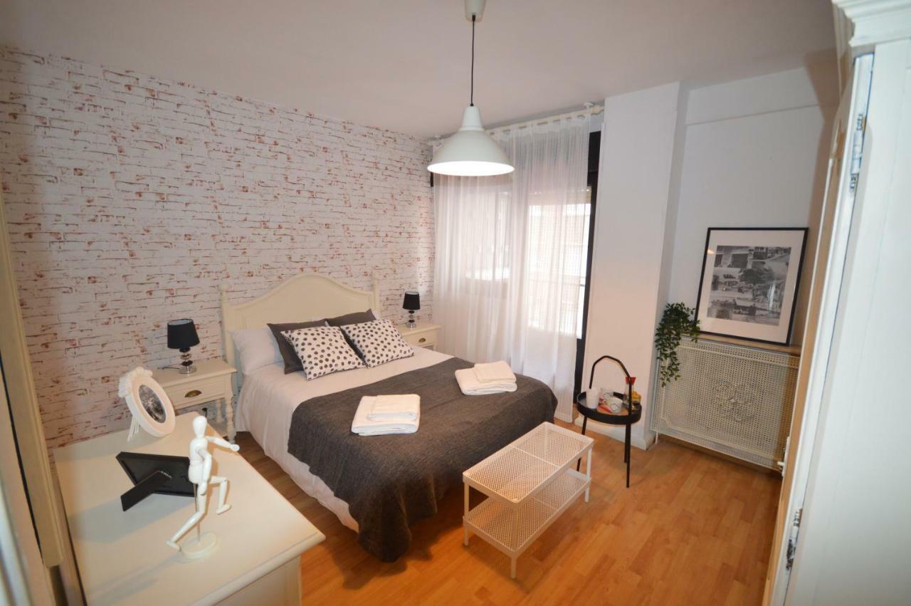 Apartamento Fleta Apartment Zaragoza Bagian luar foto